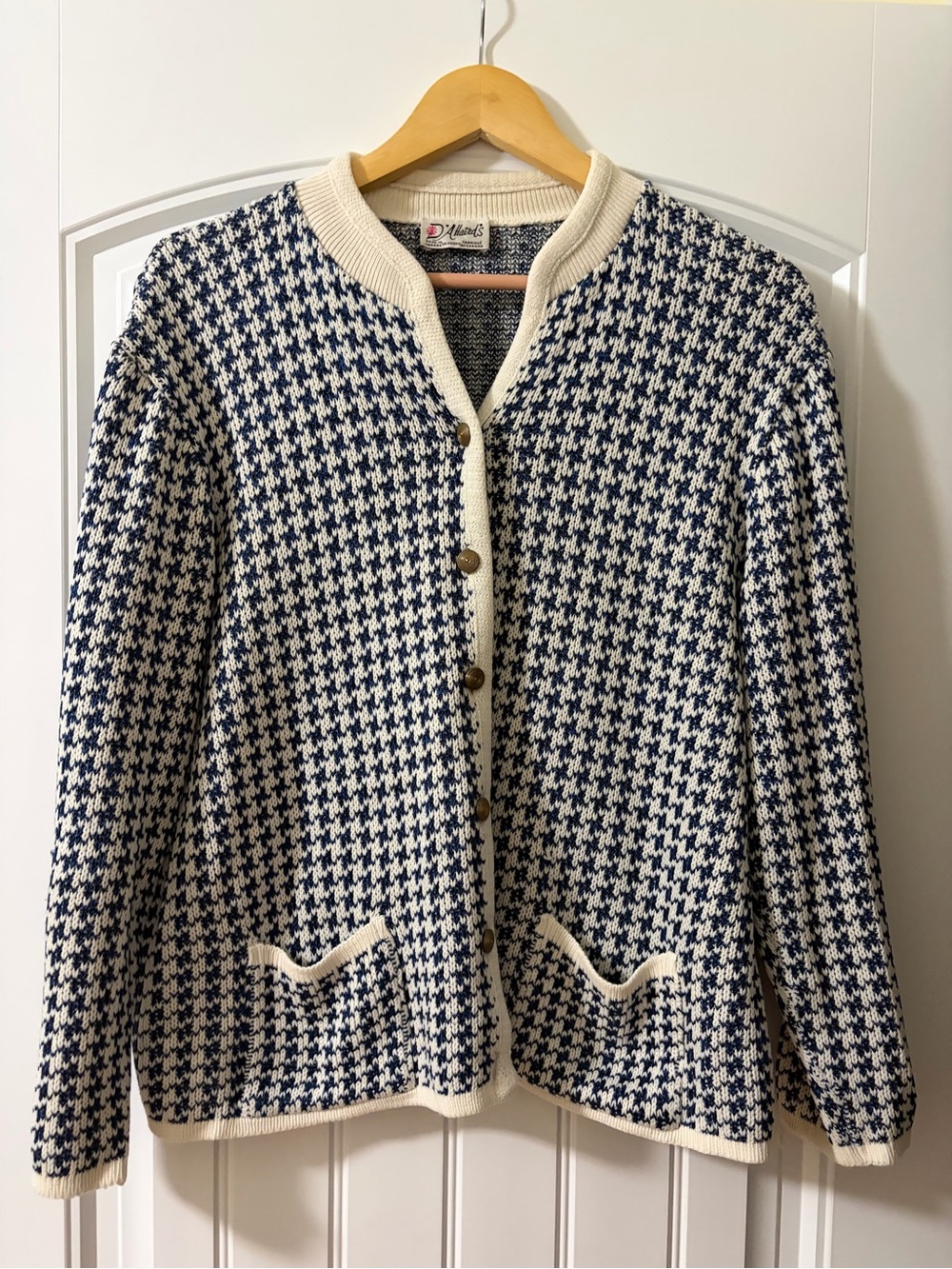 Vintage D’Allairds Navy and Cream Houndstooth Pattern Cardigan